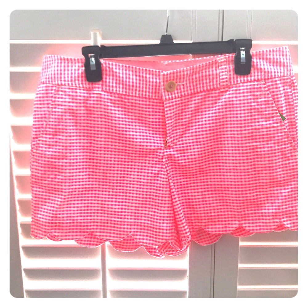Lilly scalloped hem shorts NWT.  12